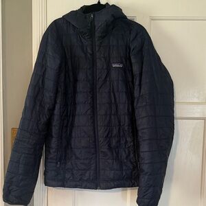 Patagonia Men's Navy NANO Puffer Jacket with hood- size S